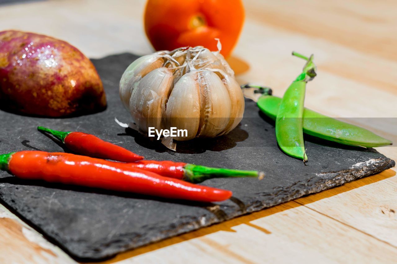 CLOSE-UP OF FRUITS AND VEGETABLES ON TABLE