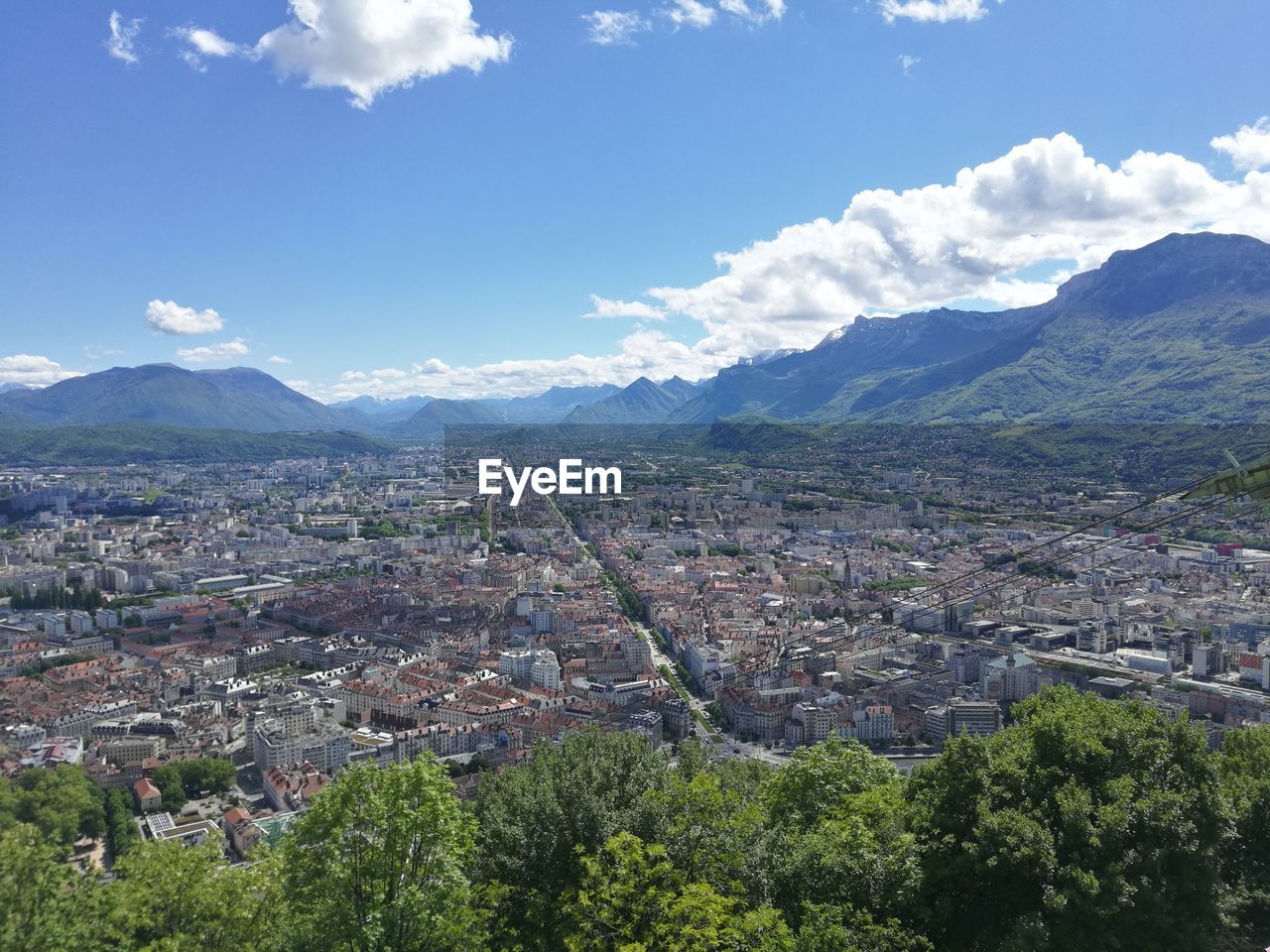 SCENIC VIEW OF TOWNSCAPE AGAINST SKY