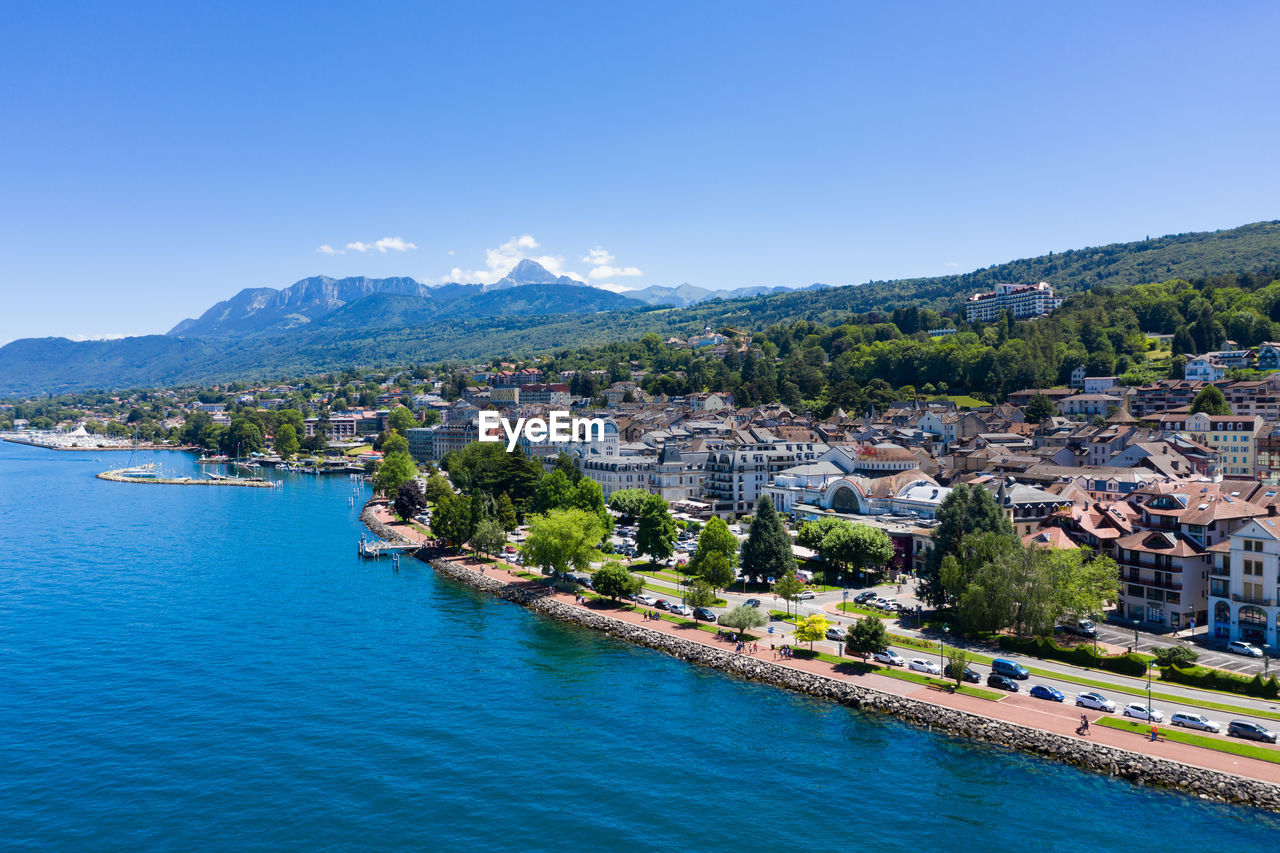 TOWNSCAPE BY SEA AGAINST BLUE SKY