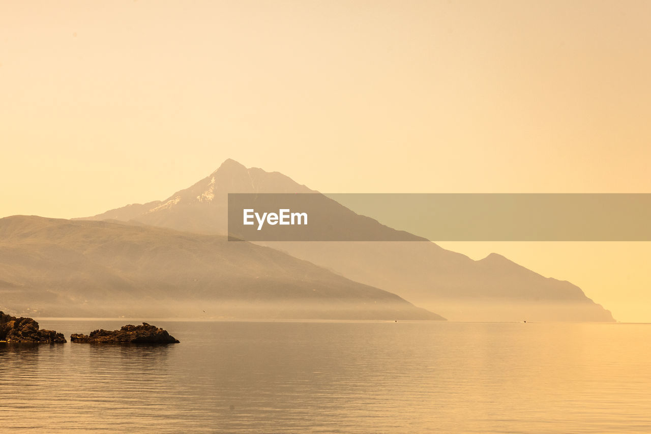 SCENIC VIEW OF LAKE AGAINST SKY DURING SUNSET