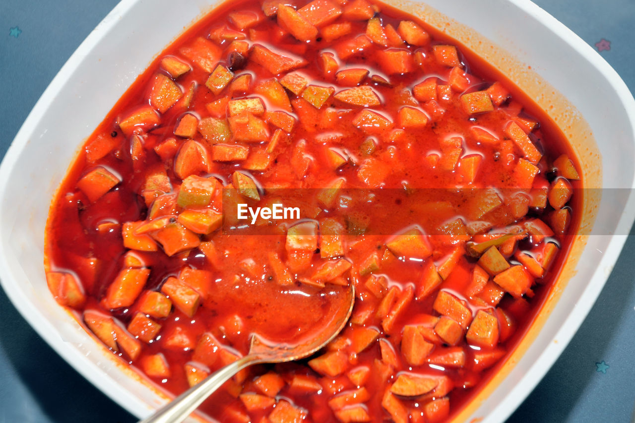 HIGH ANGLE VIEW OF PASTA IN PLATE