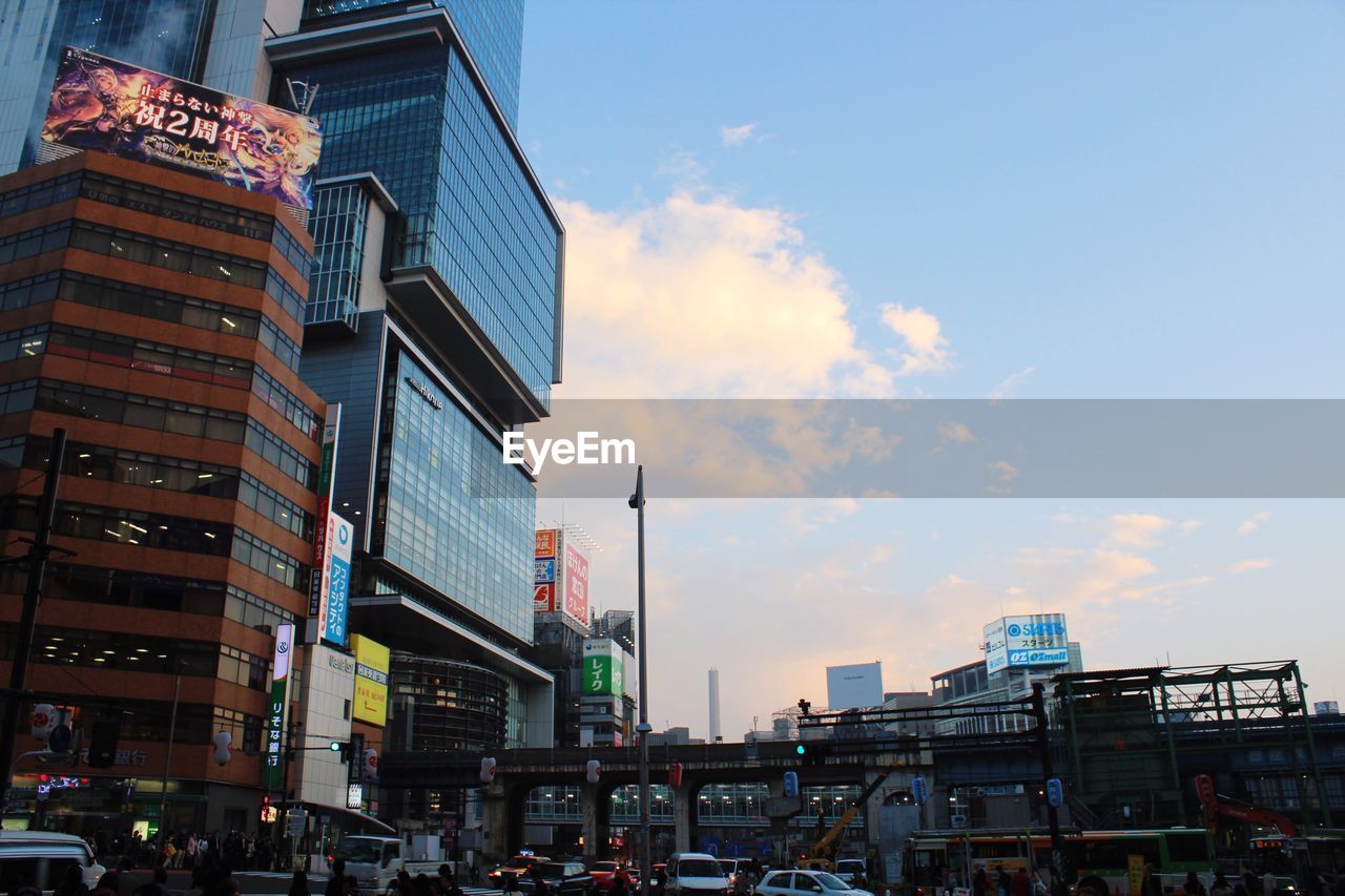 LOW ANGLE VIEW OF BUILDINGS IN CITY