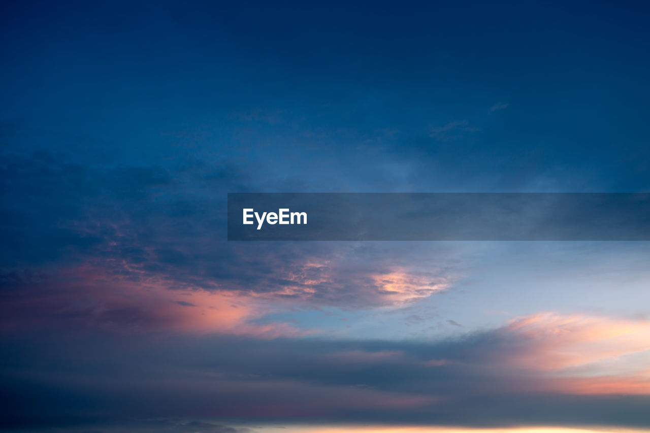 LOW ANGLE VIEW OF CLOUDS IN SKY DURING SUNSET