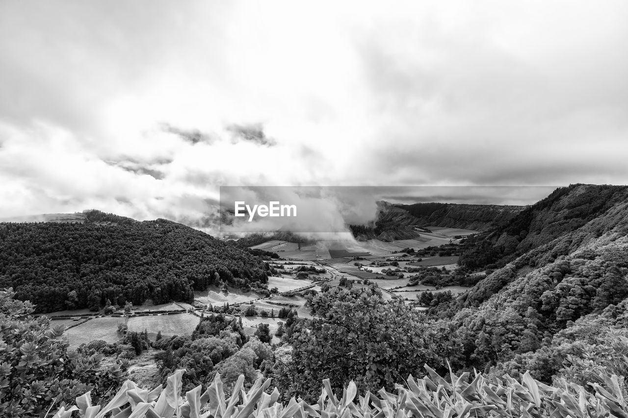 PANORAMIC SHOT OF LAND AND MOUNTAIN AGAINST SKY