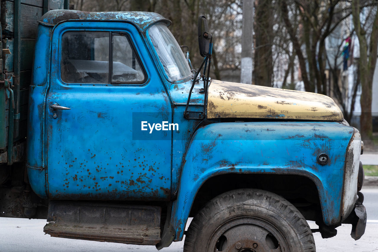 View of abandoned car