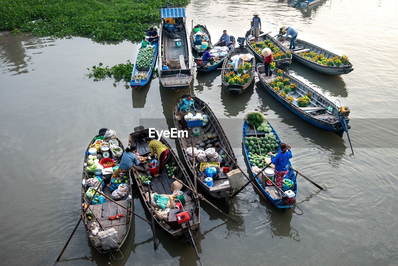 HIGH ANGLE VIEW OF BOAT IN RIVER