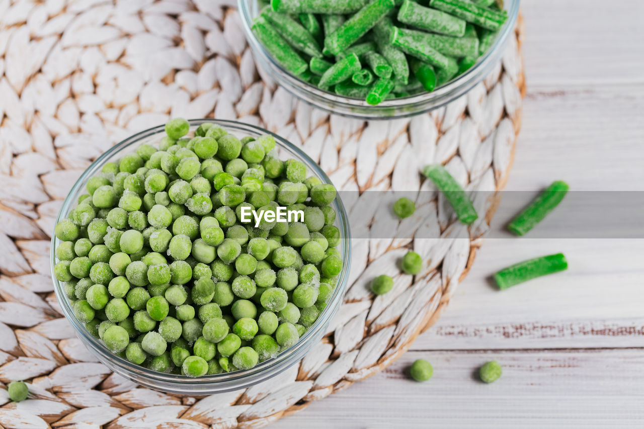Composition with different organic frozen vegetables