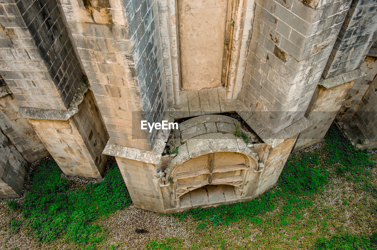 LOW ANGLE VIEW OF OLD STONE WALL