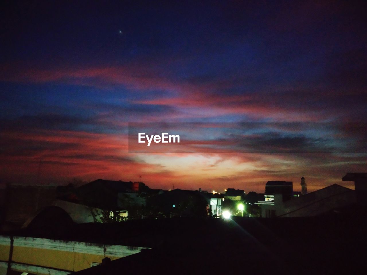 SILHOUETTE BUILDINGS AGAINST SKY DURING SUNSET