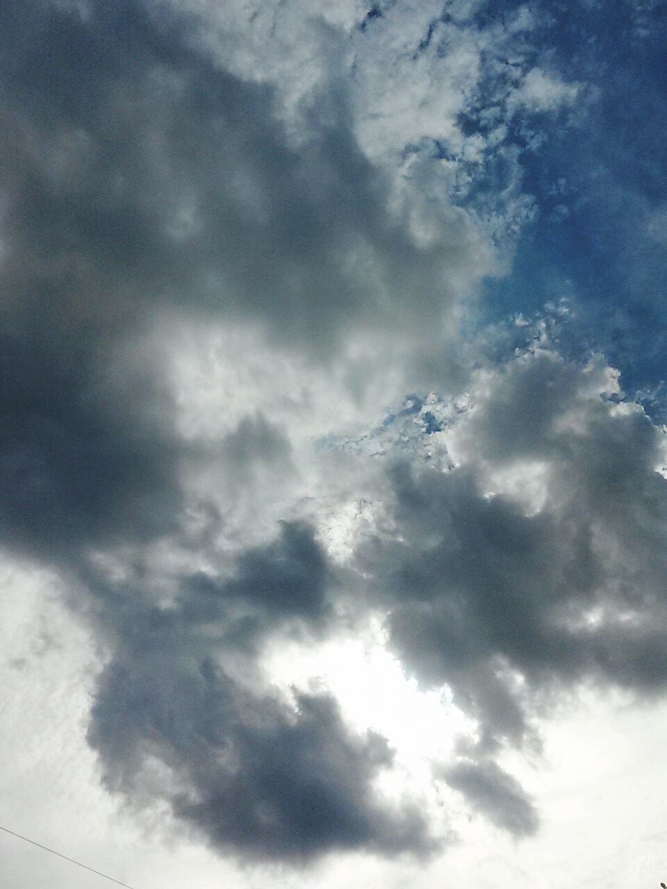 LOW ANGLE VIEW OF CLOUDY SKY AT DUSK