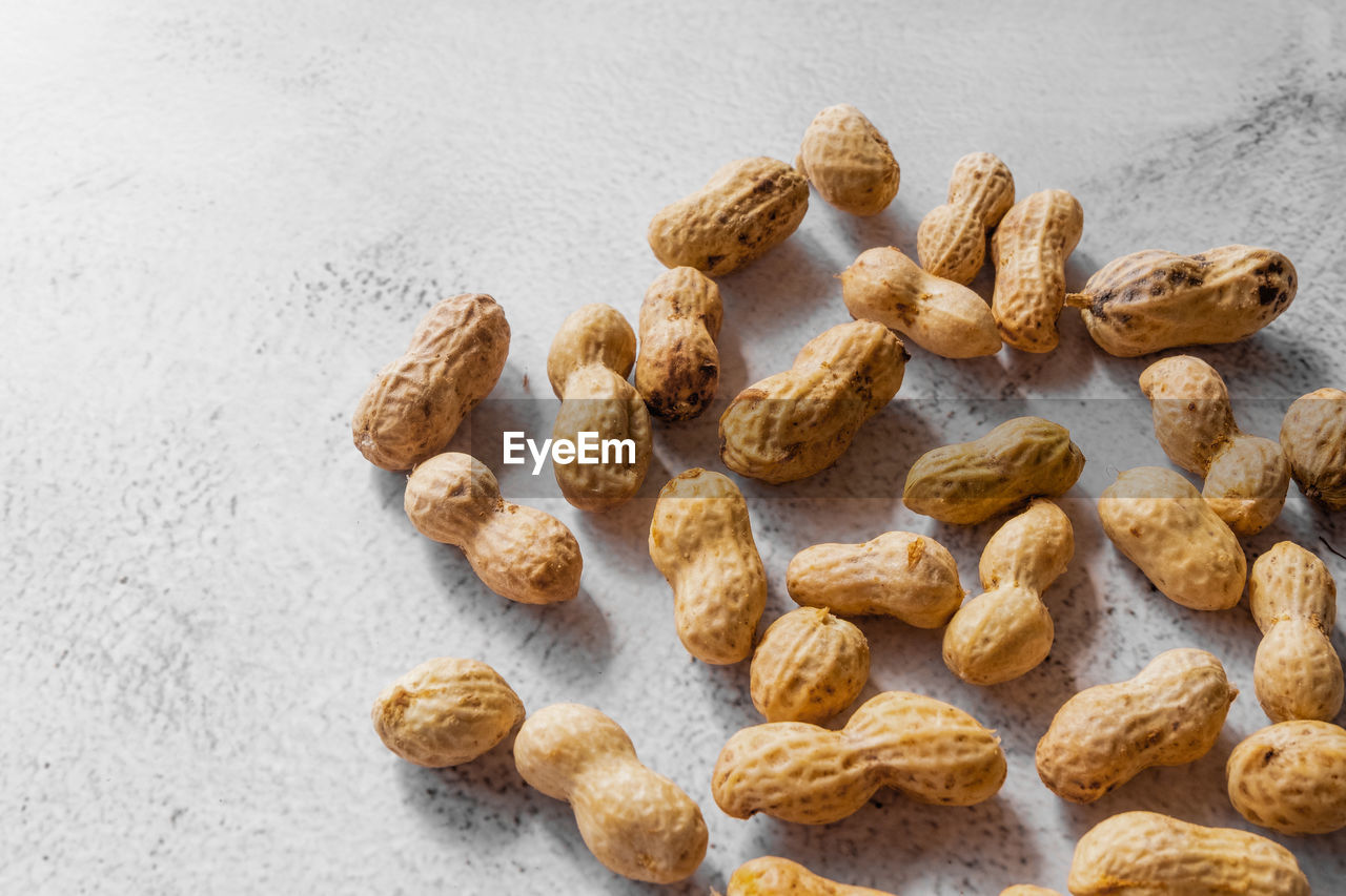 HIGH ANGLE VIEW OF COOKIES AGAINST GRAY BACKGROUND