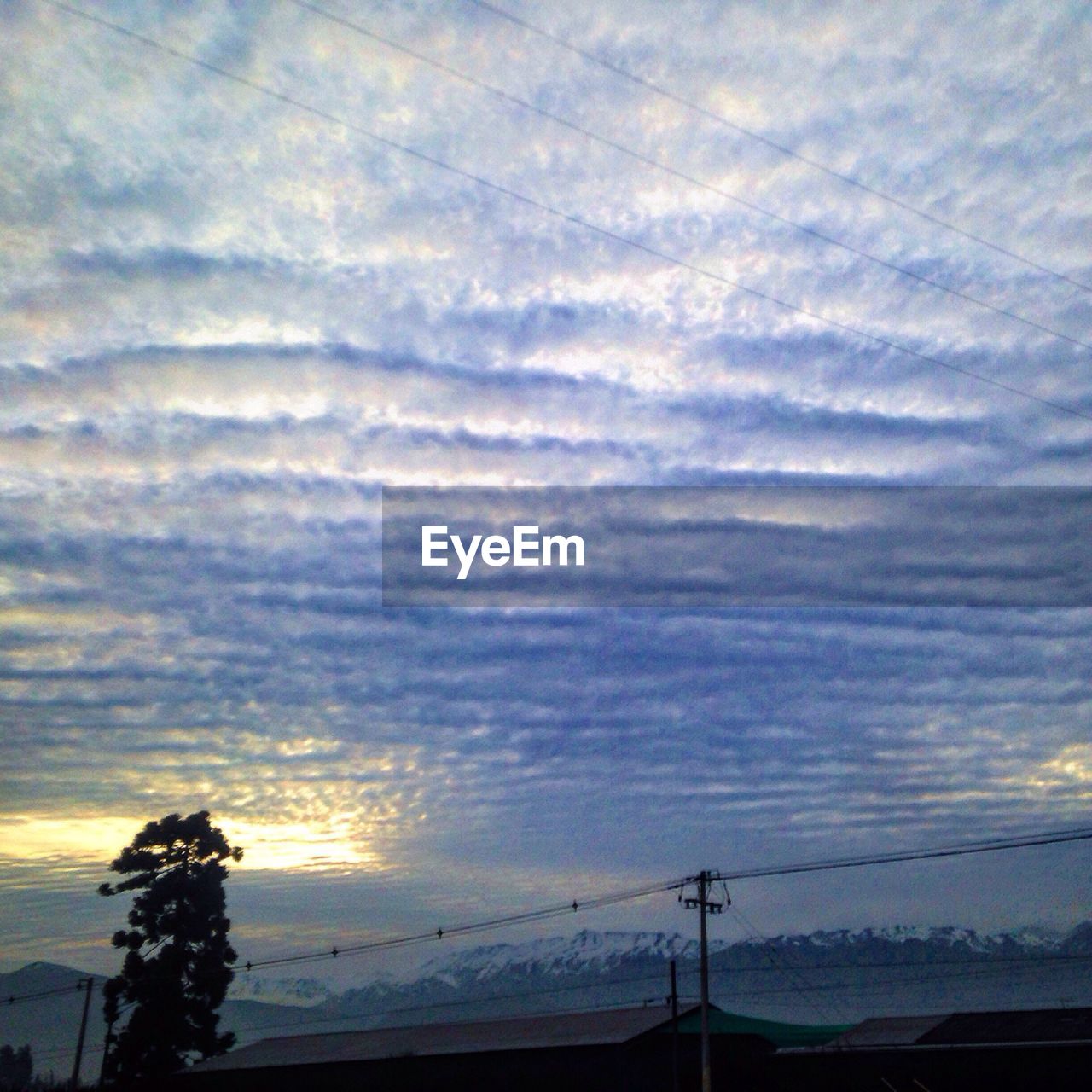 SCENIC VIEW OF LANDSCAPE AGAINST CLOUDY SKY