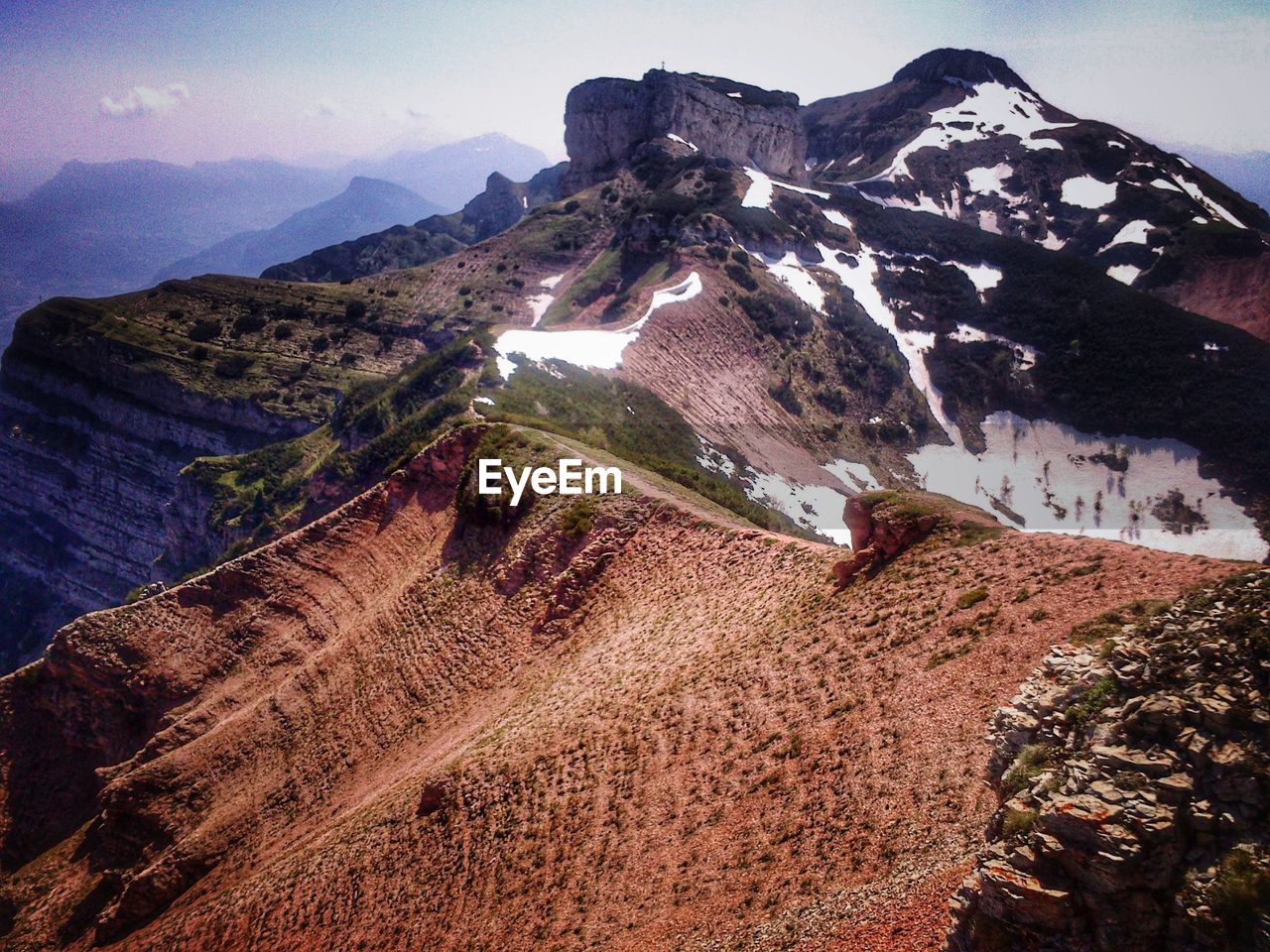 PANORAMIC VIEW OF MOUNTAINS AGAINST SKY