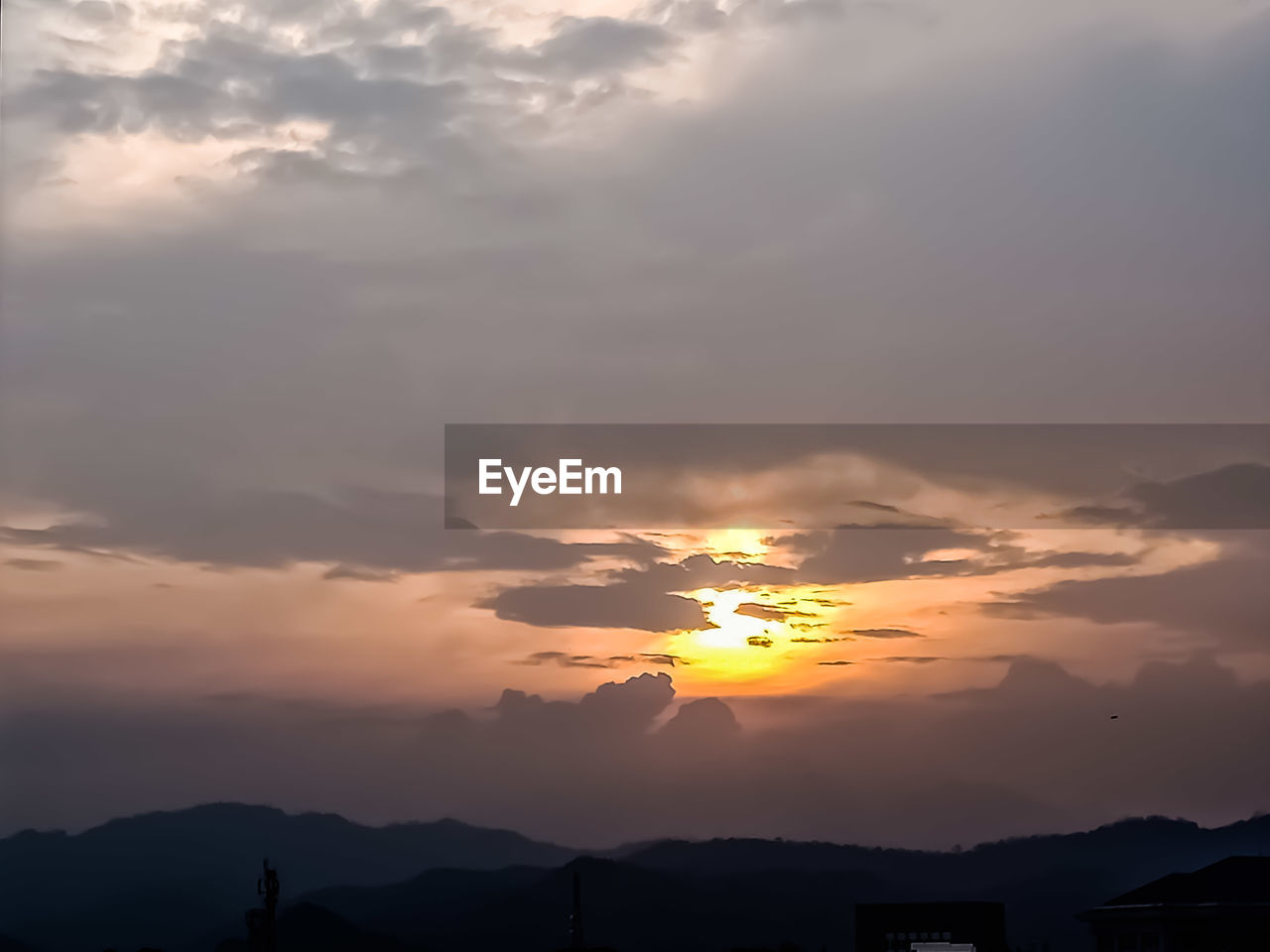 LOW ANGLE VIEW OF SILHOUETTE MOUNTAIN AGAINST CLOUDY SKY