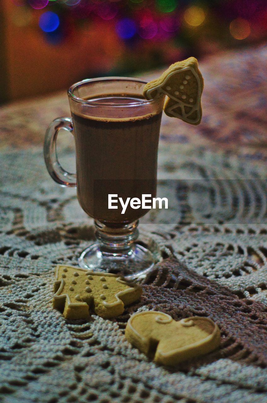 CLOSE-UP OF COFFEE CUP AND SPOON ON TABLE