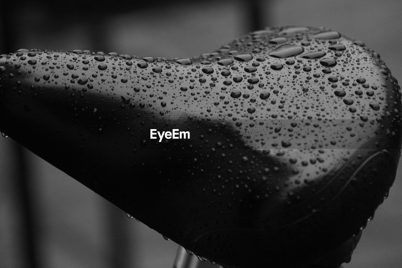 CLOSE-UP OF WATER DROP ON GLASS