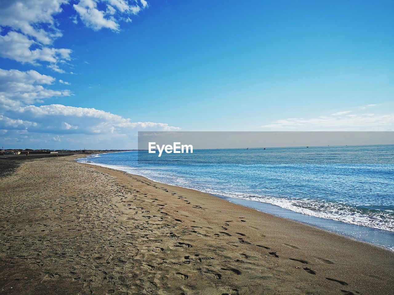 SCENIC VIEW OF SEA AGAINST BLUE SKY
