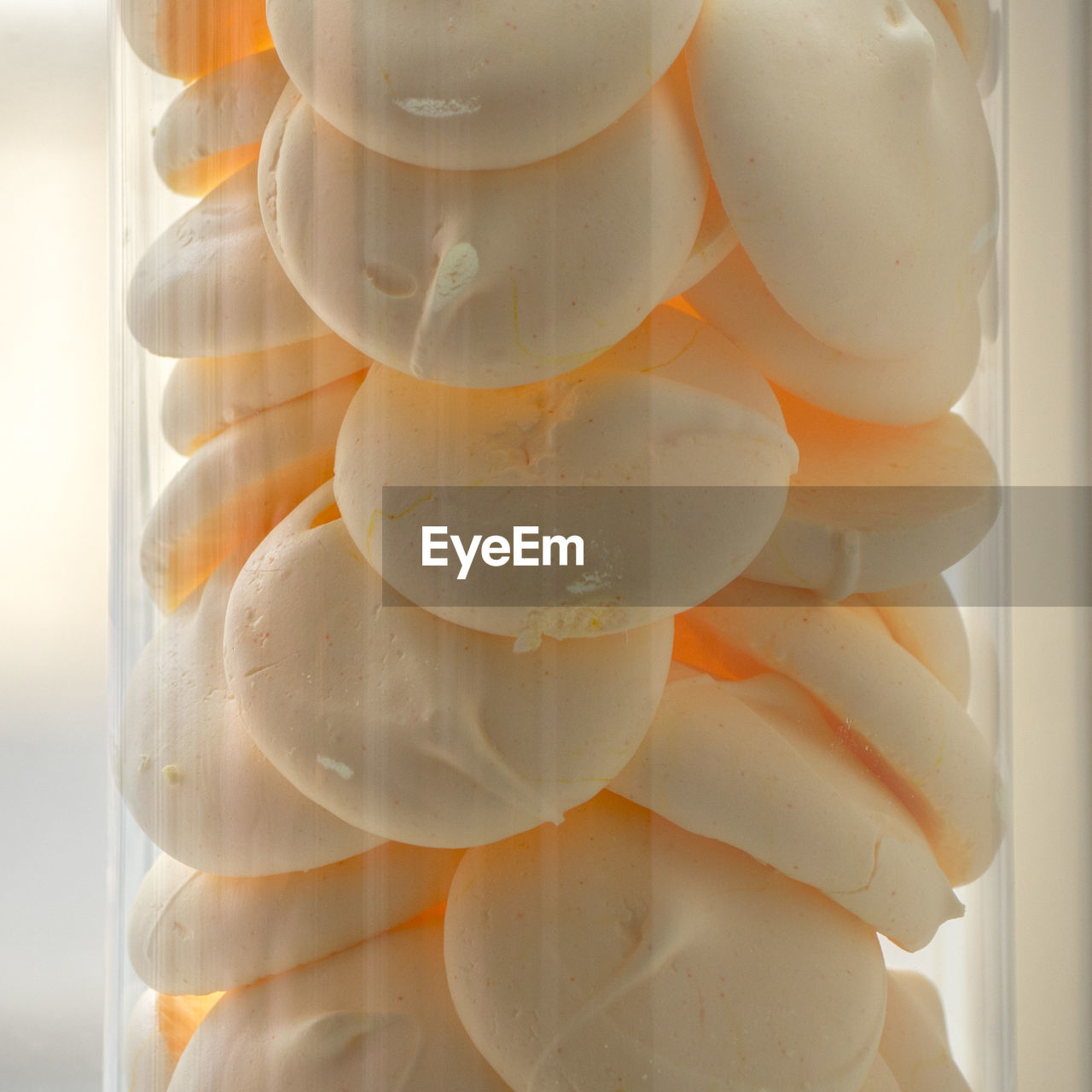 CLOSE UP OF ELECTRIC LAMP