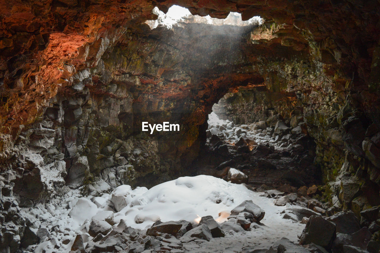 ROCKS IN CAVE