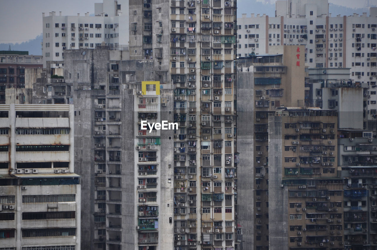 FULL FRAME SHOT OF APARTMENT BUILDINGS