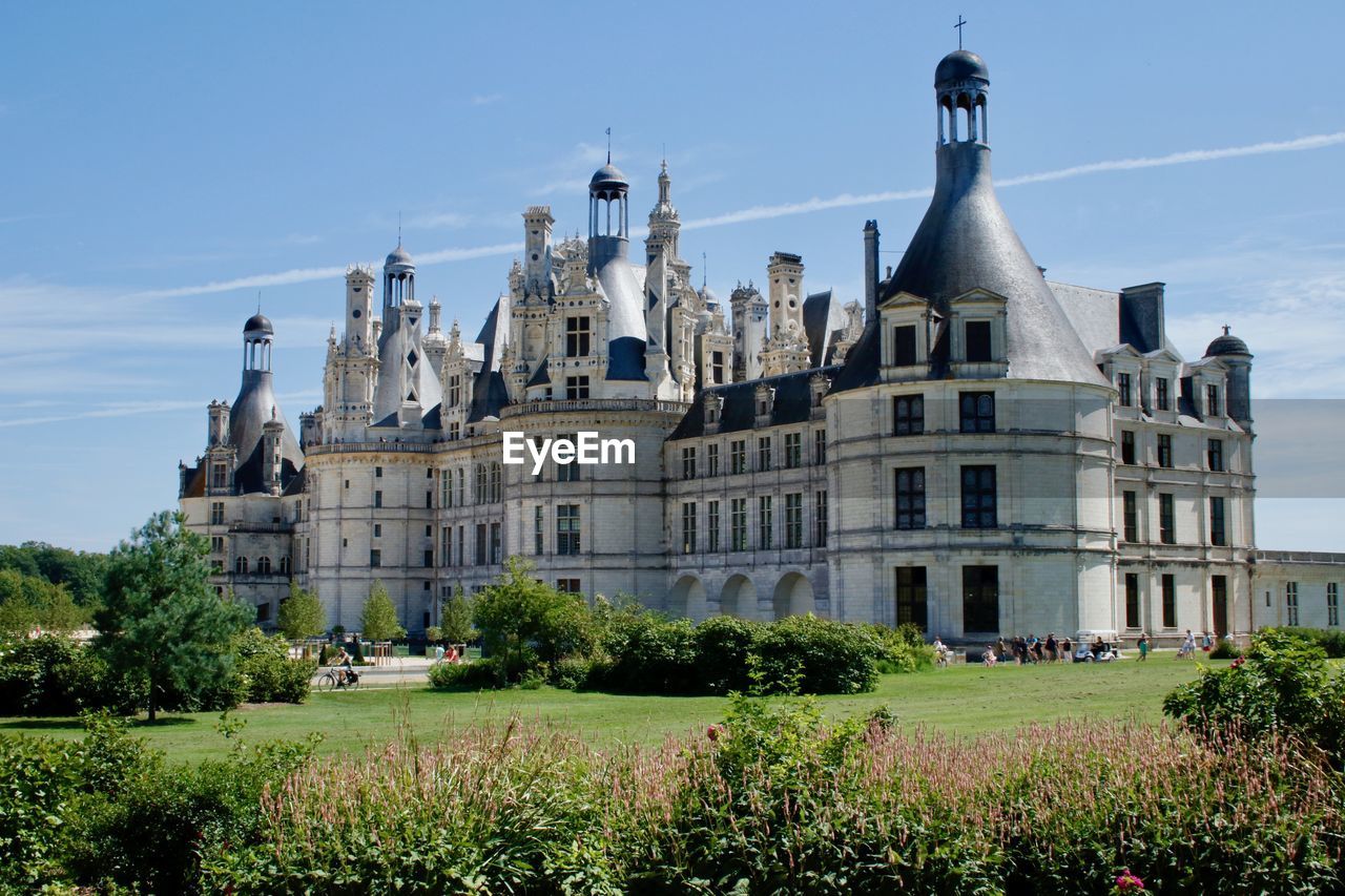 VIEW OF HISTORIC BUILDING AGAINST SKY