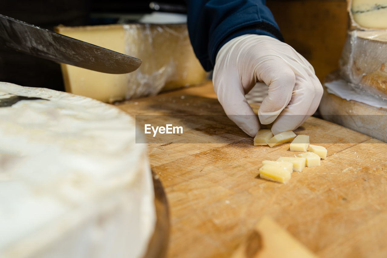 MIDSECTION OF PERSON PREPARING FOOD