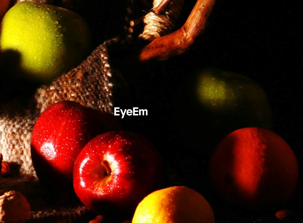 CLOSE-UP OF APPLES ON APPLE