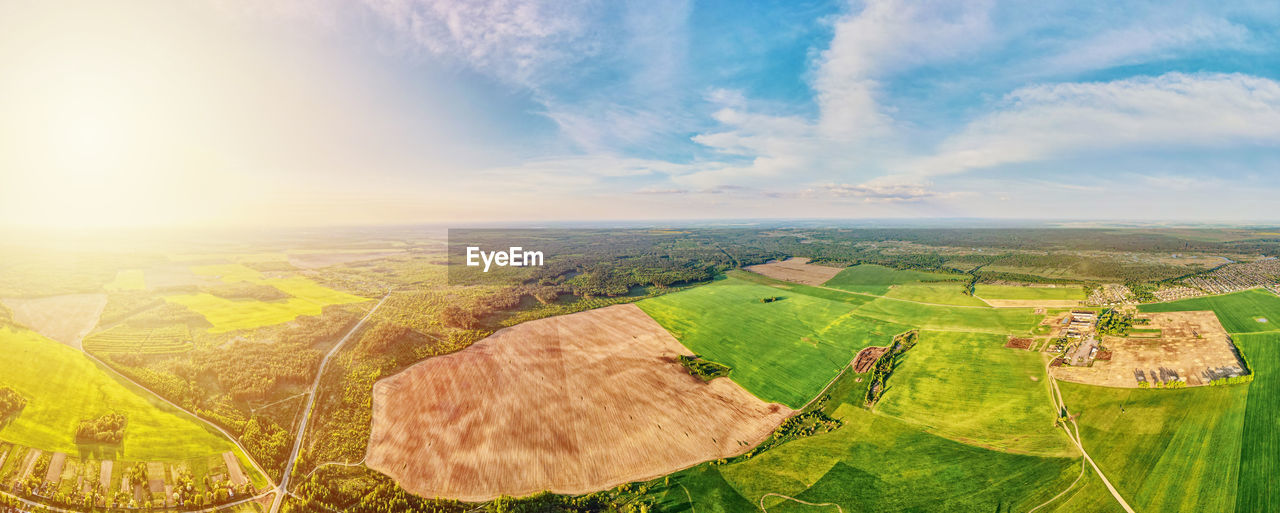 AERIAL VIEW OF AGRICULTURAL LANDSCAPE AGAINST SKY