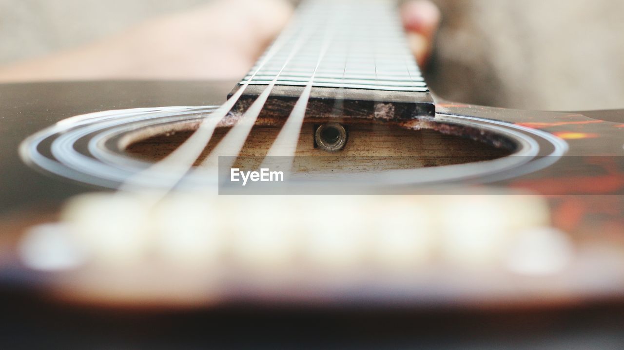 CLOSE-UP OF GUITAR PLAYING WITH BALL