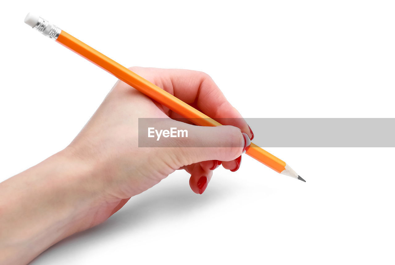 CLOSE-UP OF PERSON HAND HOLDING CIGARETTE