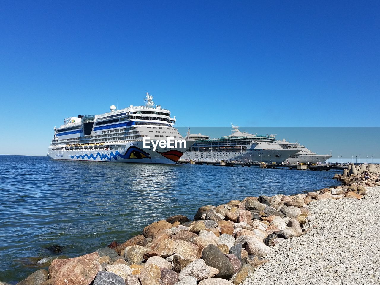 SHIP MOORED ON SEA AGAINST CLEAR SKY