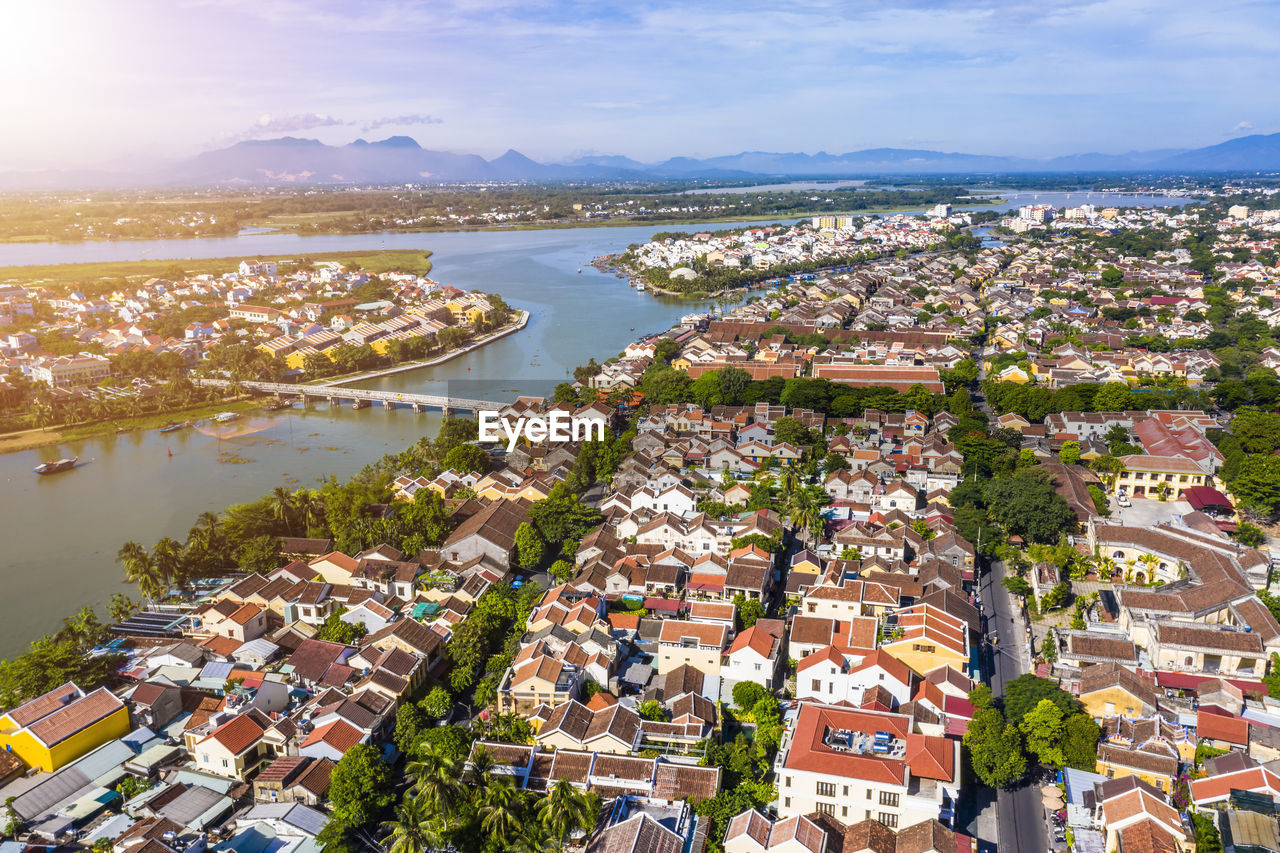 HIGH ANGLE VIEW OF TOWNSCAPE BY RIVER