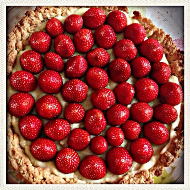 CLOSE-UP OF RASPBERRIES