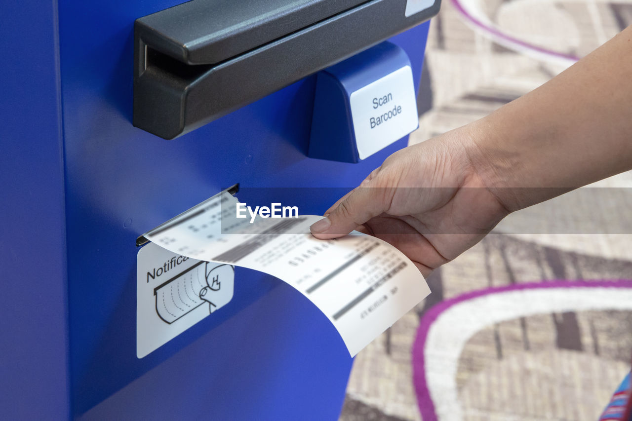 HIGH ANGLE VIEW OF PERSON HOLDING PAPER