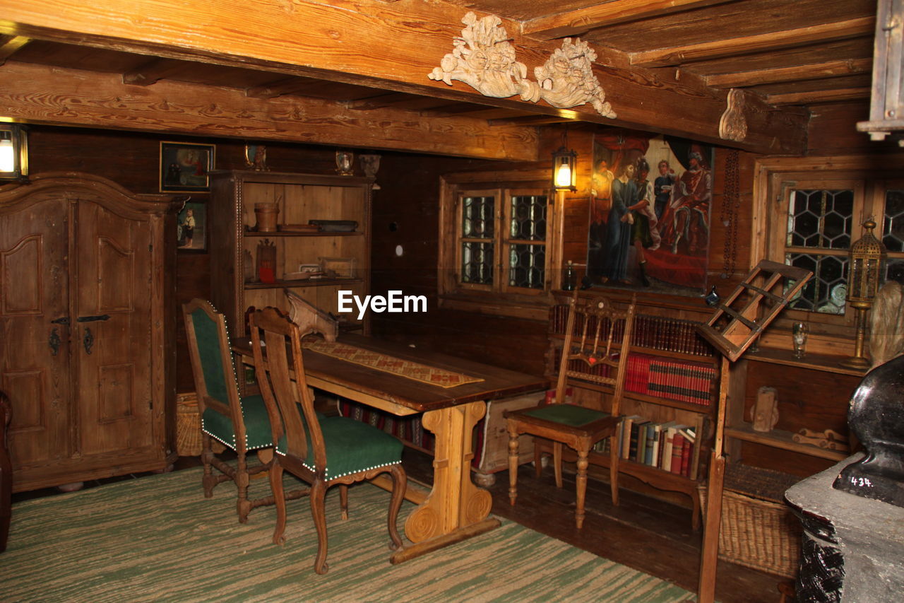 CHAIRS AND TABLE IN KITCHEN