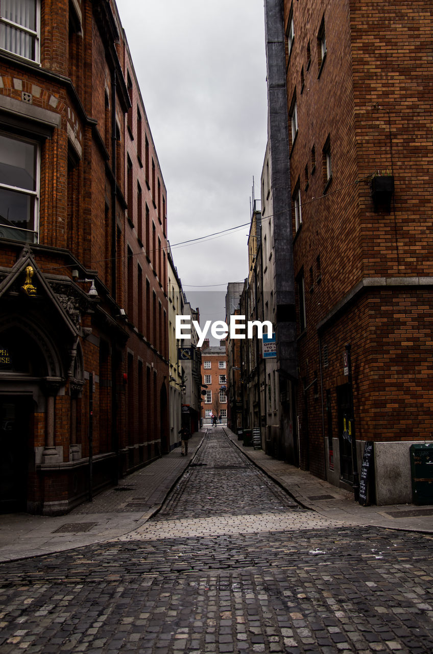 Narrow alley amidst buildings in city
