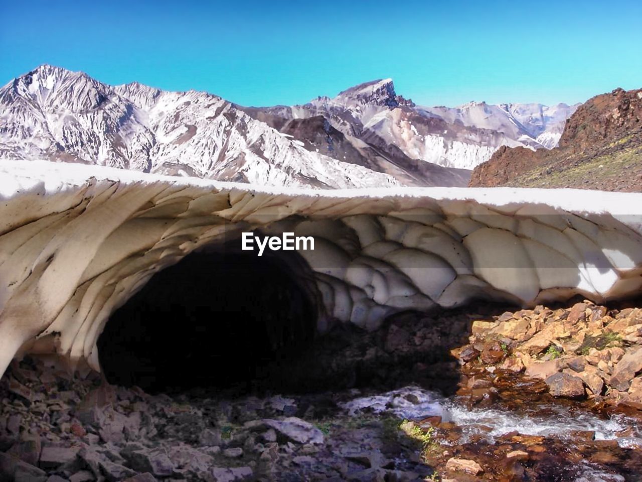 SCENIC VIEW OF SNOWCAPPED MOUNTAINS