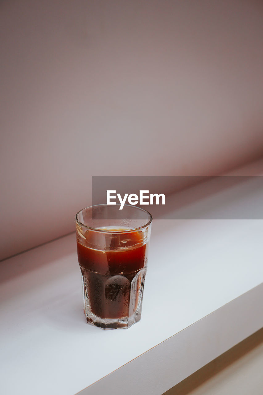 Americano ice shot on middle