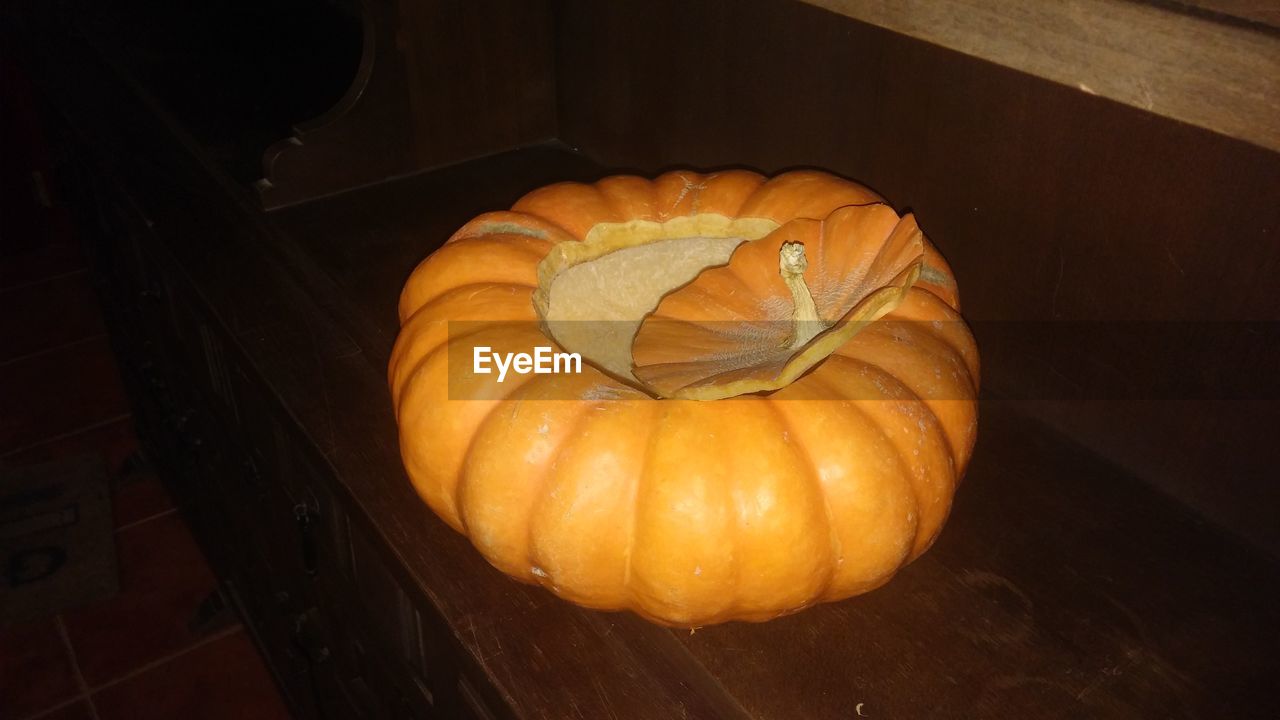 HIGH ANGLE VIEW OF PUMPKINS