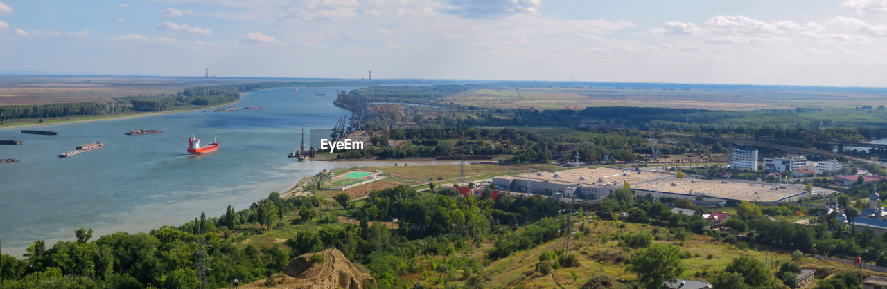 HIGH ANGLE VIEW OF LAND AND SEA AGAINST SKY