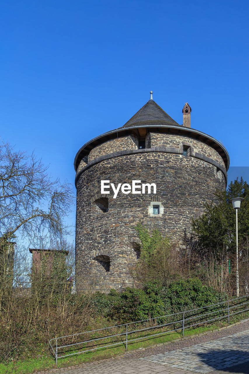 architecture, built structure, building exterior, sky, clear sky, blue, building, history, the past, nature, château, no people, plant, tree, tower, fortification, fort, travel destinations, day, outdoors, castle, sunny, old, wall, travel, rural area