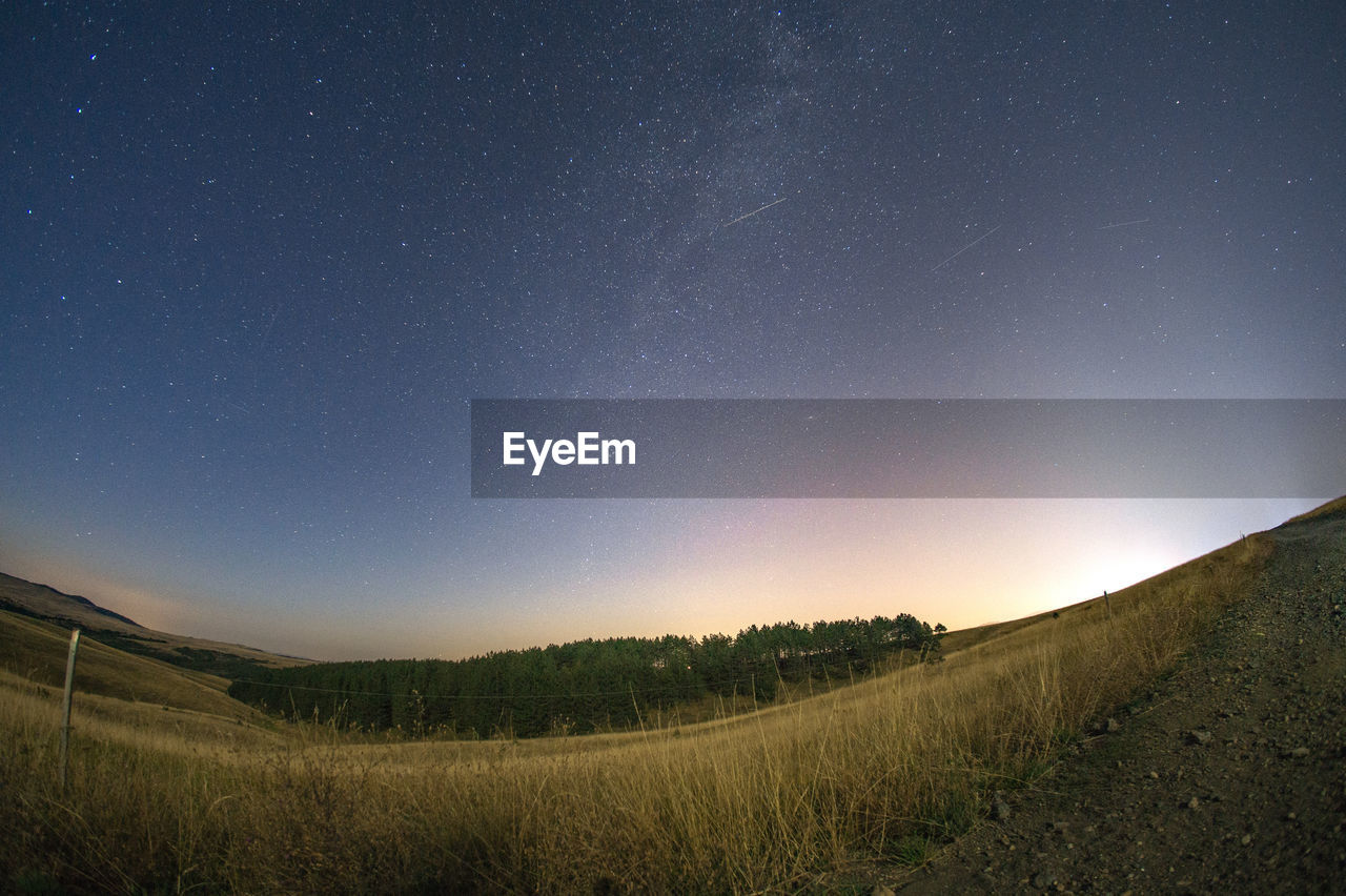 SCENIC VIEW OF FIELD AGAINST CLEAR SKY