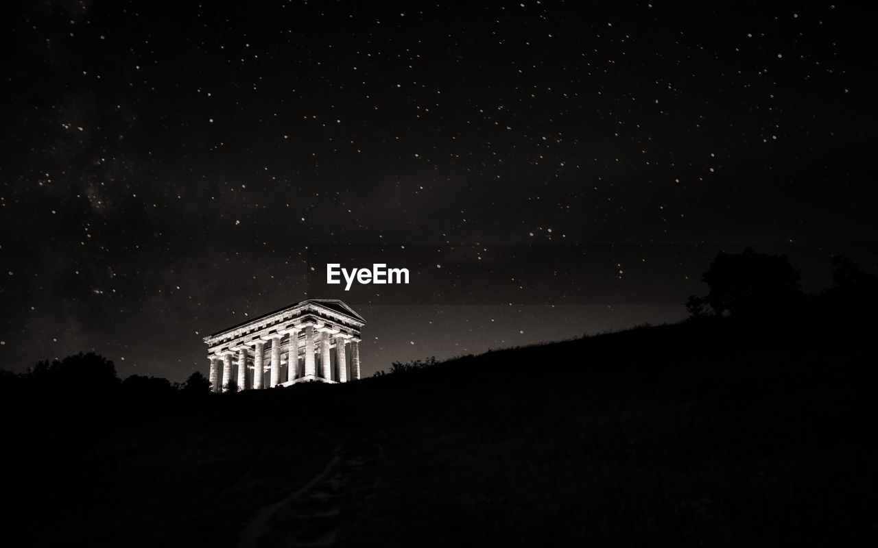 LOW ANGLE VIEW OF BUILDINGS AT NIGHT