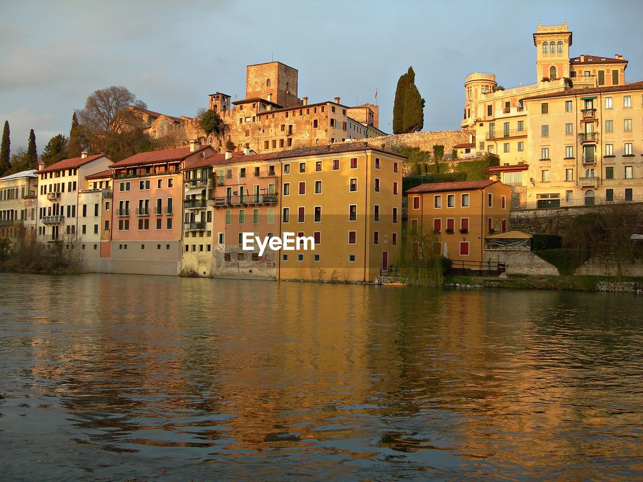 BUILDINGS AT WATERFRONT