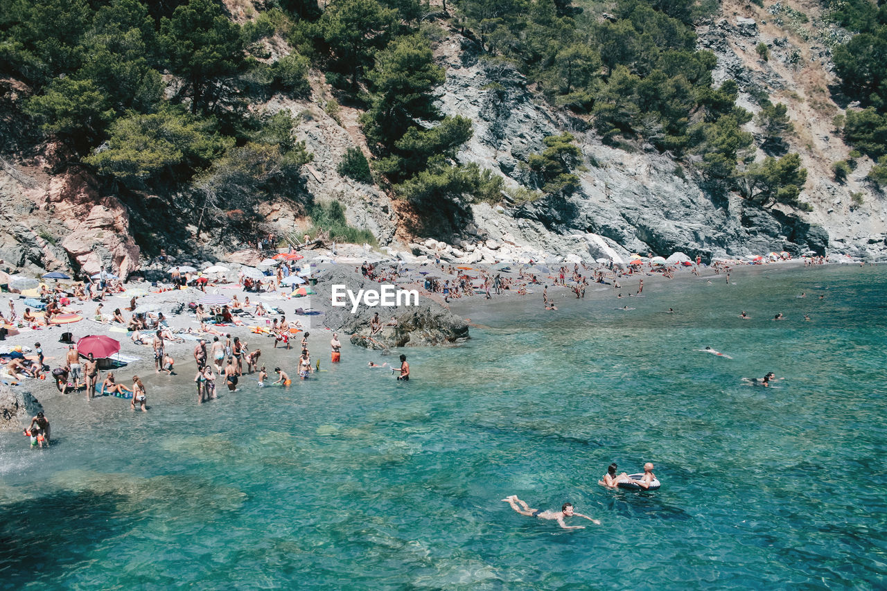 HIGH ANGLE VIEW OF PEOPLE IN SEA