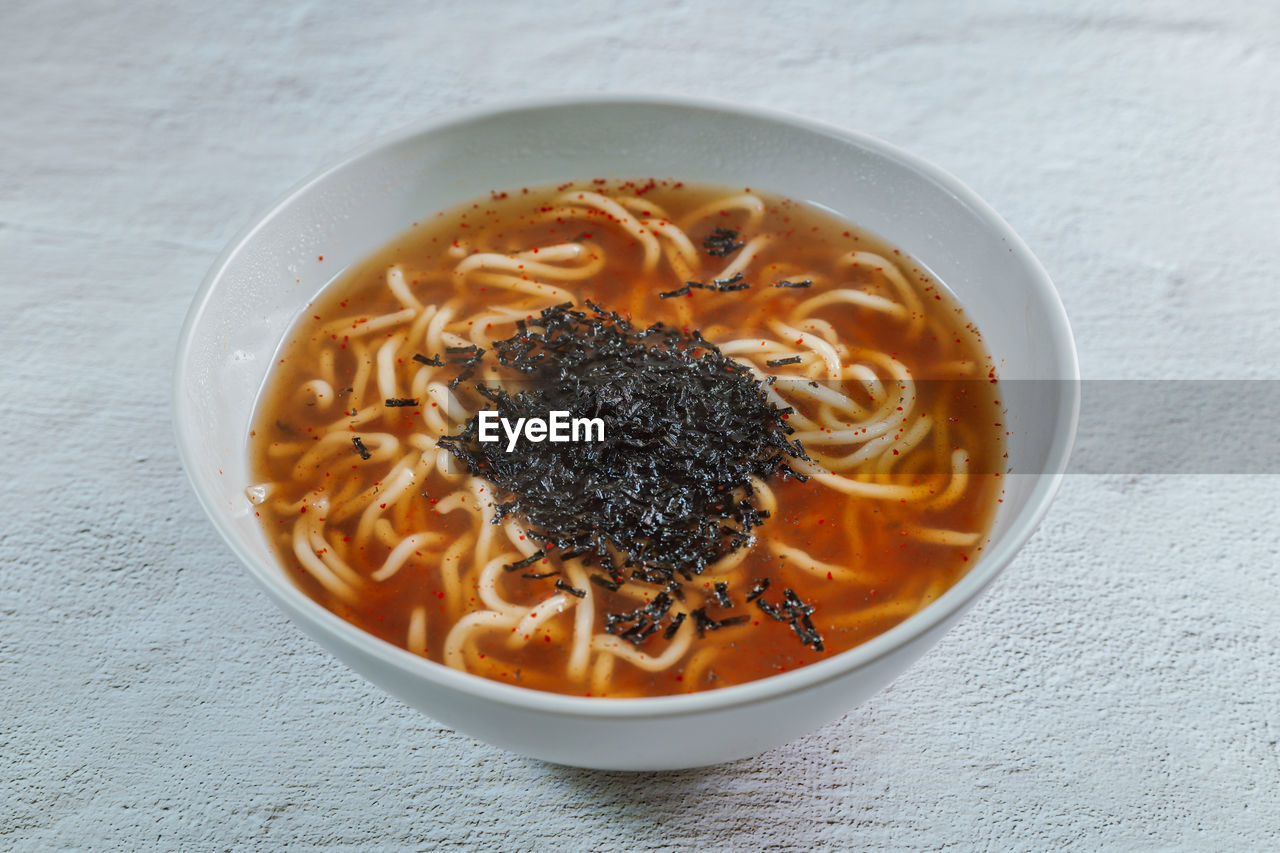 CLOSE-UP OF SOUP IN BOWL