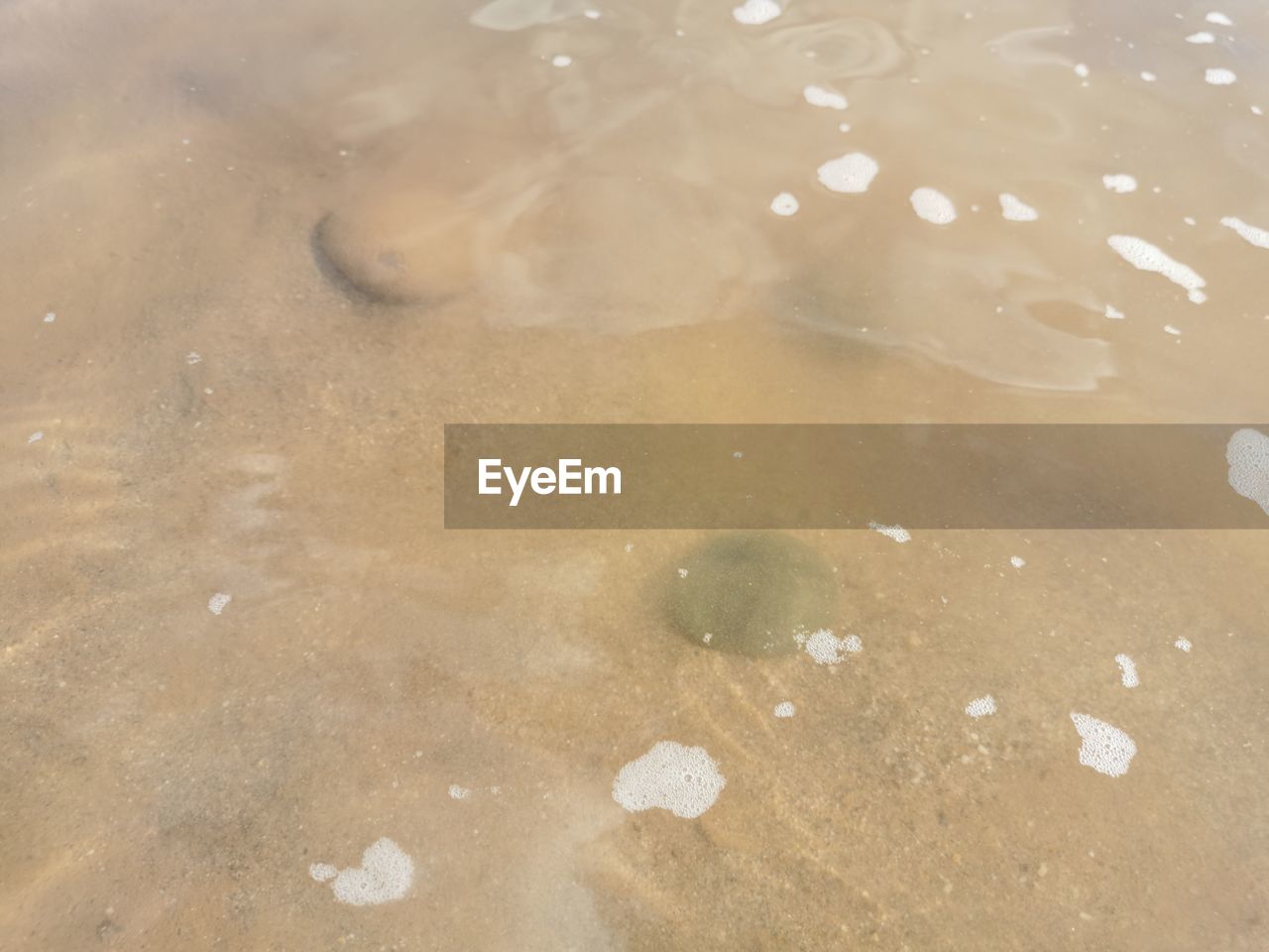 HIGH ANGLE VIEW OF BUBBLES IN WATER