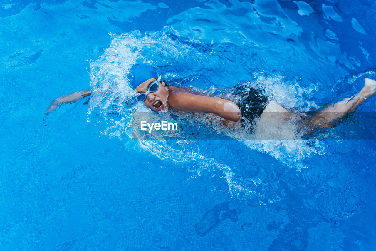 Paralympic young swimmer crawling in a pool