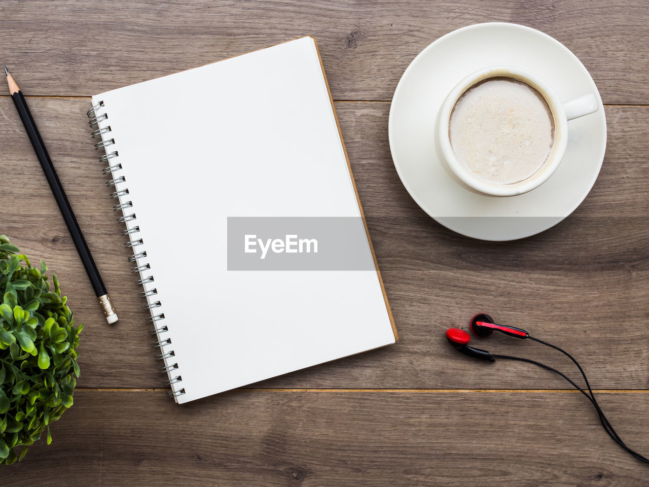 HIGH ANGLE VIEW OF COFFEE CUP ON TABLE AGAINST WALL