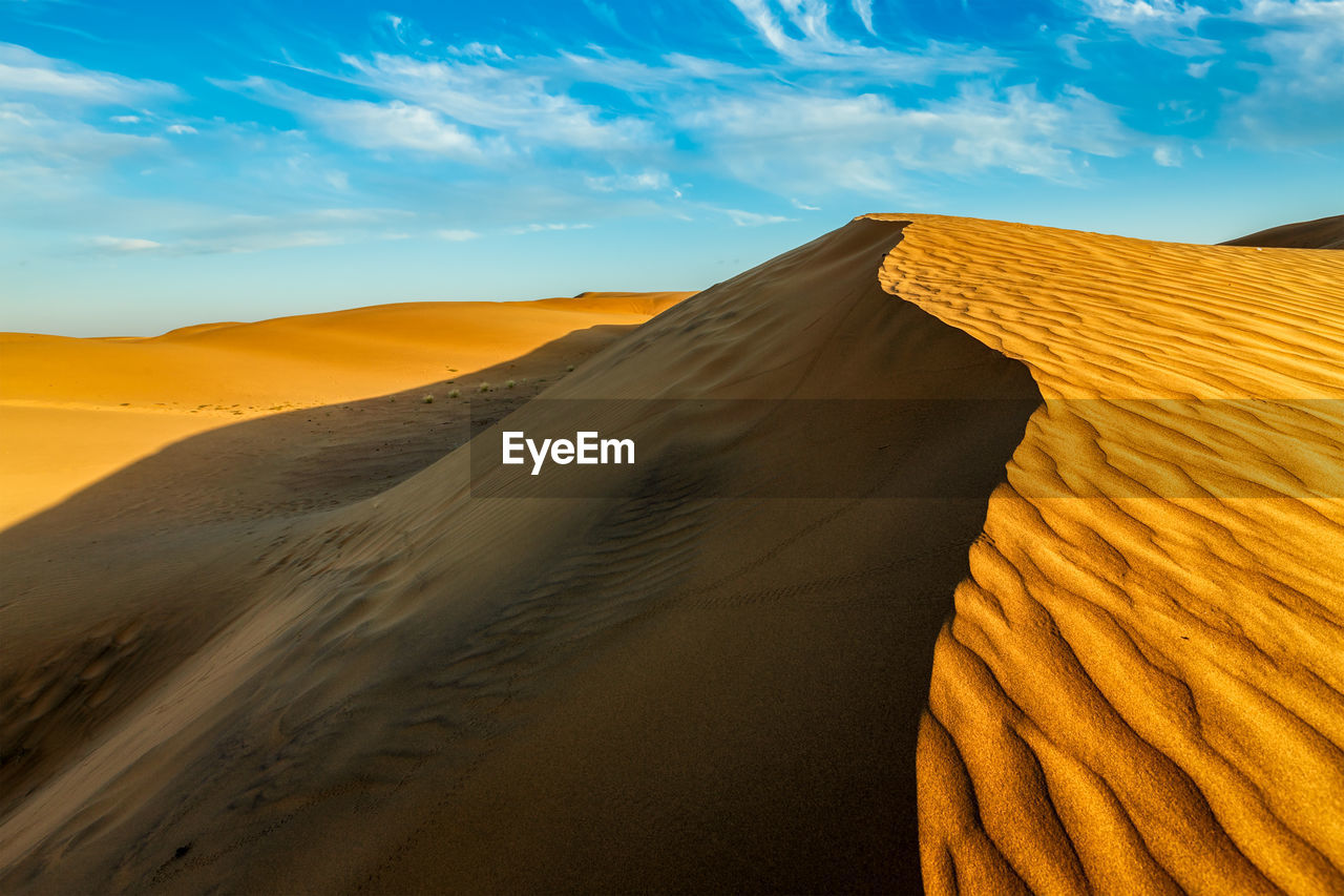 Sand dunes in desert. sam sand dunes, thar desert, rajasthan